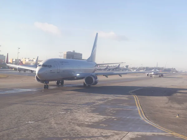 Kolejka samolotów do startu w Sheremetyevo Lotnisko, Rosja — Zdjęcie stockowe