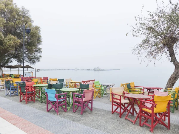 Straßencafé nebliger Morgen in Griechenland — Stockfoto