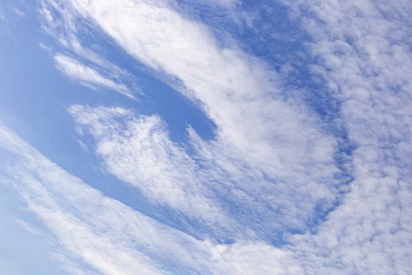Nube redonda contra el cielo —  Fotos de Stock