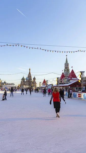 Patinaje sobre hielo en la Plaza Roja, Moscú —  Fotos de Stock