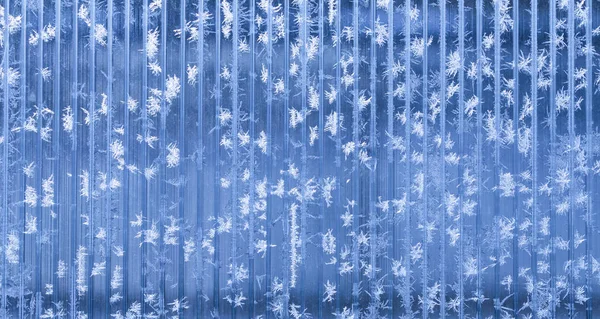 Синяя абстракция с красивыми кристаллами льда — стоковое фото