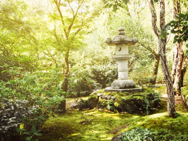 Vintage Japanese stone lantern in garden — Stock Photo, Image