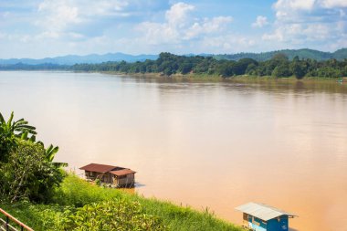 Tay dili-Laos sınırında Khong Nehri manzaralı