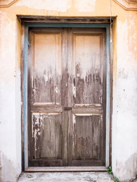 Old vintage Brown wooden door — Stock Photo, Image