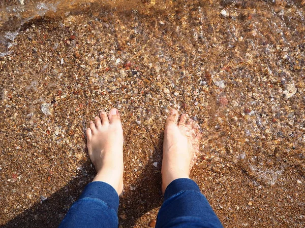 Bare feet on sea beach the summer vacation time — Stock Photo, Image