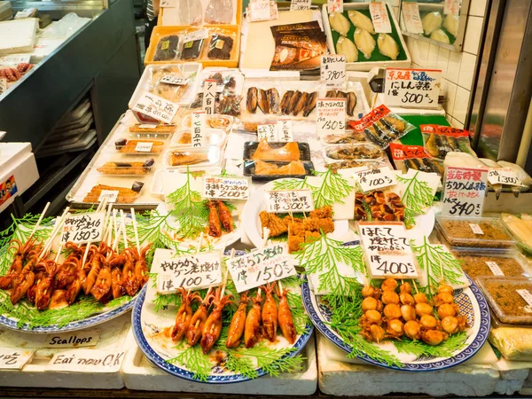 Ulike matvarer på Nishiki-markedet – stockfoto