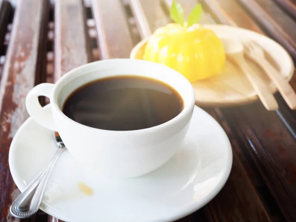 Koffie in de ochtend en sinaasappel cake — Stockfoto