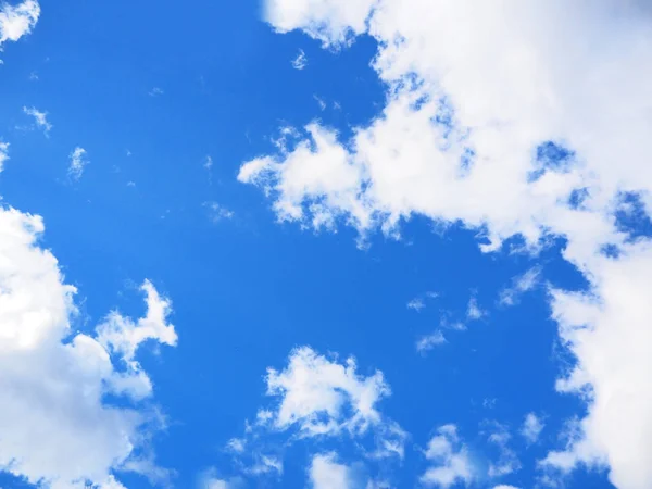 Blue sky with cloud patterns for background — Stock Photo, Image