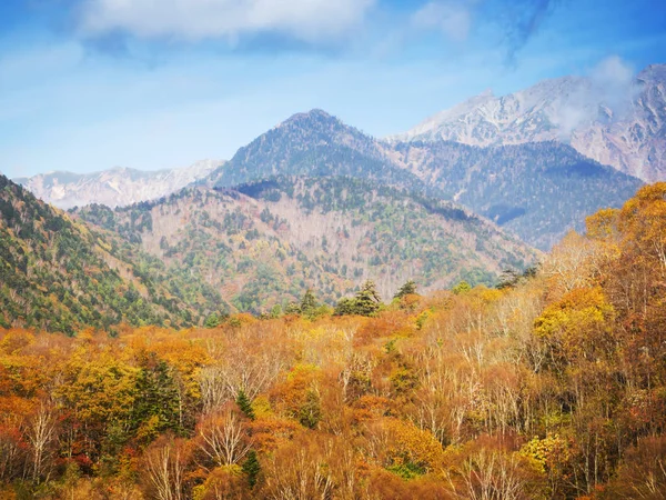 Natural view of Japan Alps in autumn from Shin-Hotaka Ropeway, Takayama, Japan — Stock Photo, Image