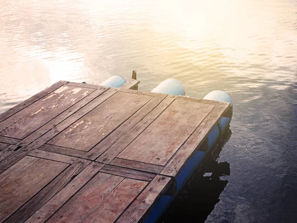 Wood pontoon beside the river — Stock Photo, Image