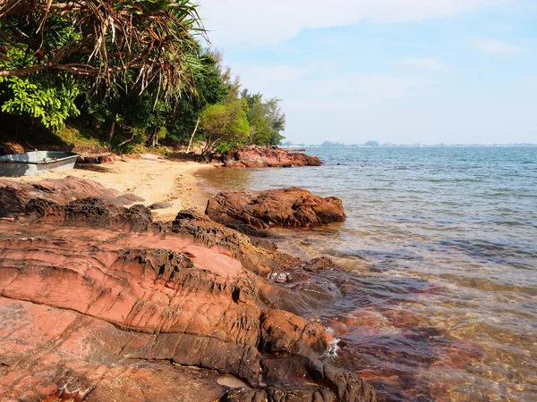 タイのチャンタブリで岩と海のビーチの風景 — ストック写真