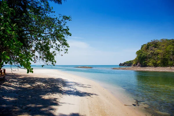 Praia Verão Com Céu Azul Mar Claramente Parque Nacional Tarutao — Fotografia de Stock