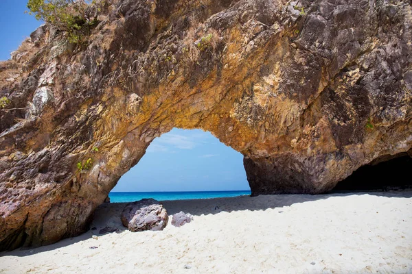 Spiaggia Estiva Con Mare Limpido Cielo Azzurro Parco Nazionale Tarutao Immagine Stock