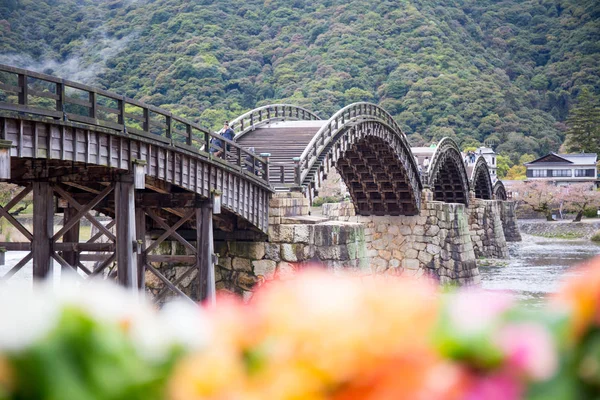 Gyönyörű Híd Virággal Tavaszi Szezonban Kintaikyo Iwakuni Japán Stock Fotó