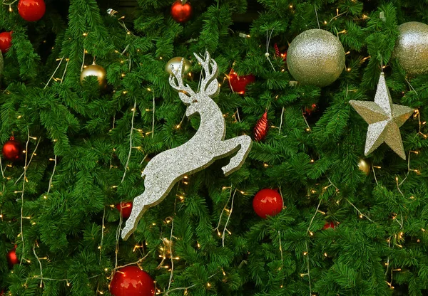 Різдвяна Прикраса Розкішними Прикрасами Дереві — стокове фото
