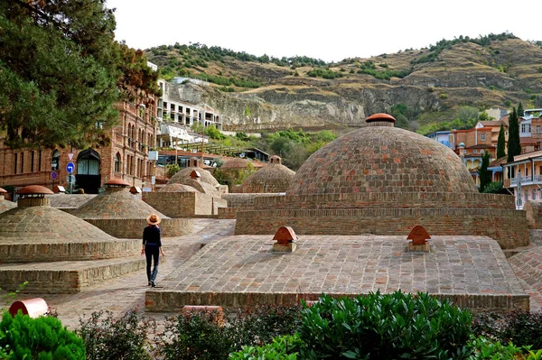 Vrouw Die Beroemde Middeleeuwse Zwavelbaden Het Oude Tbilisi Van Georgië — Stockfoto