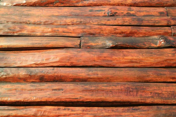Pozioma Czerwona Brązowa Kłoda Drewna Zewnętrzna Ściana Kabiny Starzejącej Się — Zdjęcie stockowe