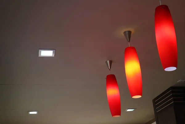 Lampenschirme Mit Leuchtenden Farben Die Das Warme Licht Erhellen — Stockfoto