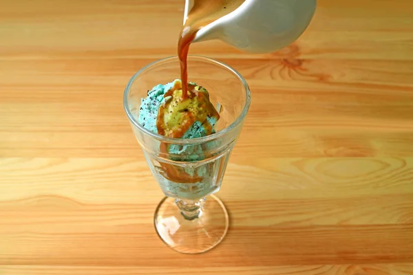 Espresso Coffee Being Poured Mint Chocolate Chip Ice Cream Affogato — Stock Photo, Image