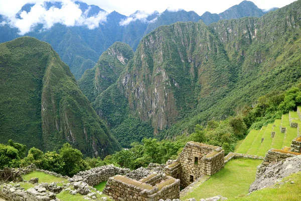 Los Restos Antiguas Estructuras Terrazas Agrícolas Ladera Montaña Machu Picchu — Foto de Stock