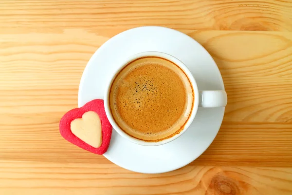 Bovenaanzicht Van Een Espresso Koffie Met Een Hartvormige Koekjes Geserveerd — Stockfoto