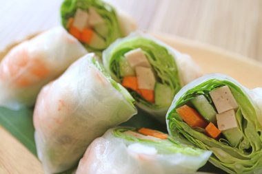 Vietnam Karidesi ve Sebze Taze Bahar Ekmekleri