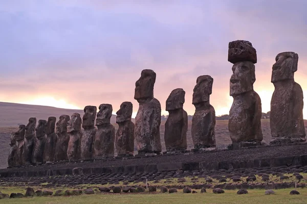Gigantic Moai Statues Ahu Tongariki Beautiful Sunrise Cloudy Sky Archaeological — Stock Photo, Image