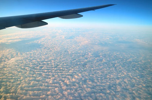 Impressive View Wing Airplane Flying Clouds Seen Plane Window Flight — 스톡 사진