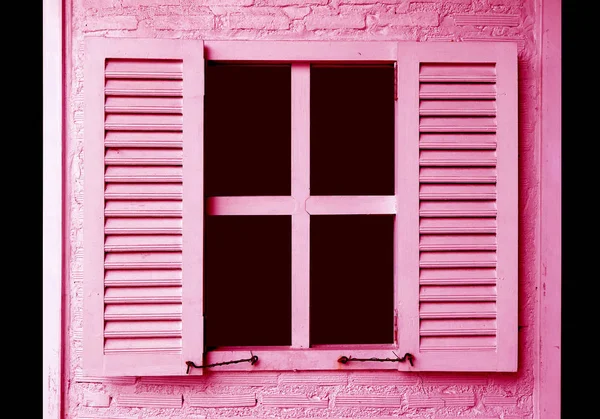 Roze Gekleurde Raamluiken Roze Bakstenen Muur — Stockfoto