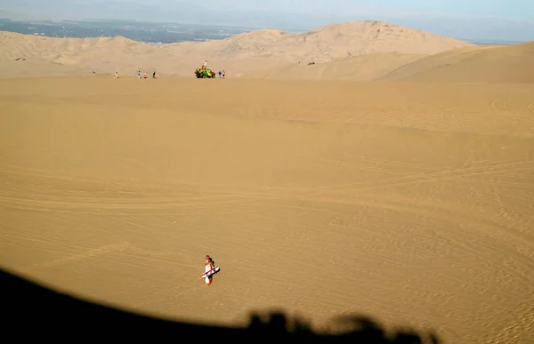 Många Besökare Njuter Friluftsaktiviteter Huacachina Desert Ica Region Peru Sydamerika — Stockfoto