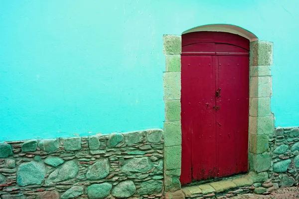 Porte Bois Rouge Sur Mur Béton Pierre Couleur Bleu Aqua — Photo