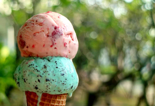 Melting Two Scoops Ice Cream Cone Sunlight Blurry Green Foliage — Stock Photo, Image