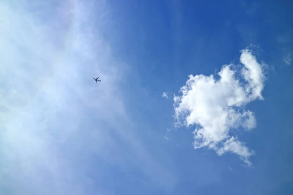 Airplane Flying Vibrant Blue Sky Cusco Region Peru South America — Stock Photo, Image