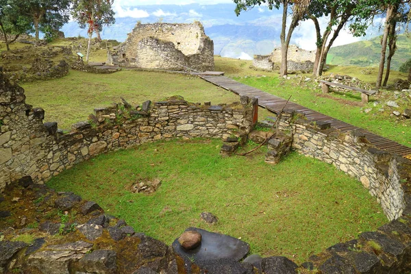 Boardwalk Madeira Entre Ruínas Casas Arredondadas Dentro Antiga Cidadela Arqueológica — Fotografia de Stock