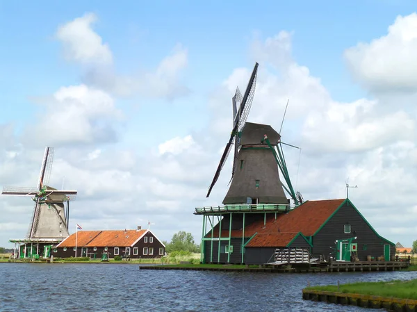 Molinos Viento Casas Tradicionales Neerlandeses Bien Conservados Zaanse Schans Sitio —  Fotos de Stock