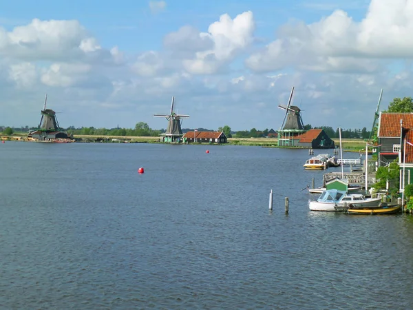 Grupo Molinos Viento Holandeses Históricos Zaanse Schans Visto Desde Puente —  Fotos de Stock