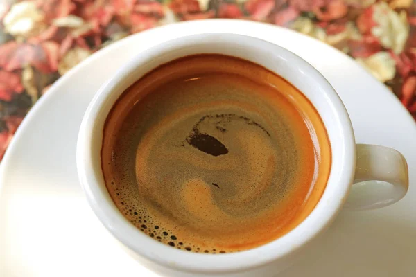 Närbild Munvatten Kaffe Skum Kopp Varmt Kaffe — Stockfoto