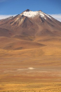 Kuzey Şili, Güney Amerika 'daki Atacama Çölü' nde Karla kaplı Highland Dağı