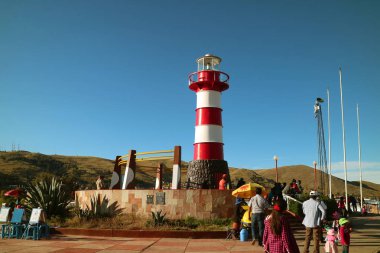 Puno Limanı, Titicaca Gölü kıyısında. Puno Town, Peru 'da birçok ziyaretçi var.