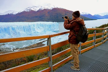 Los Glaciares Ulusal Parkı, El Calafate, Patagonya, Arjantin, Güney Amerika 'daki Boardwalk' tan Perito Moreno Buzulu 'nun Fotoğrafları