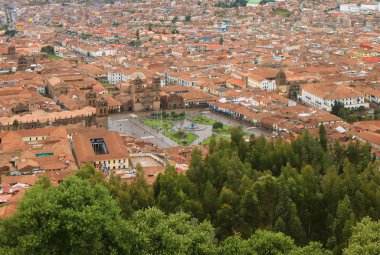 İsa 'nın Şirketi Kilisesi ve Armas Meydanı manzaralı Sacsayhuaman Kalesi, Cusco, Peru