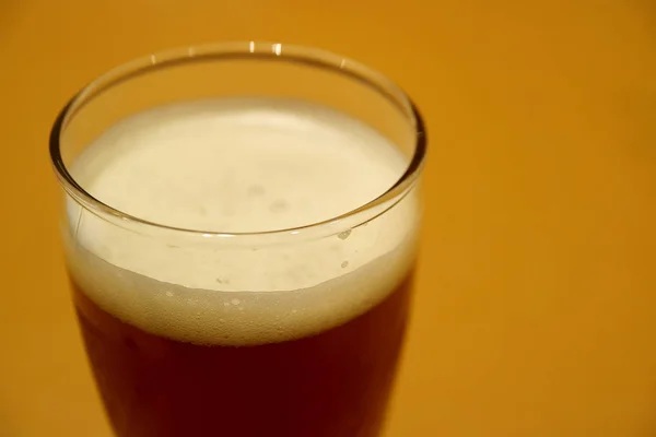 Gesloten Een Glaasje Donker Duits Lager Bier Tafel — Stockfoto