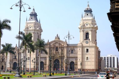 The Basilica Cathedral of Lima on Plaza Mayor Square with many Tourist, Lima, Peru, South America