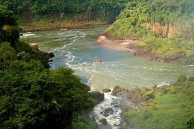 Iguazu Nehri Macera Gezisi Arjantin tarafında Iguazu Şelalesi, Puerto Iguazu, Arjantin