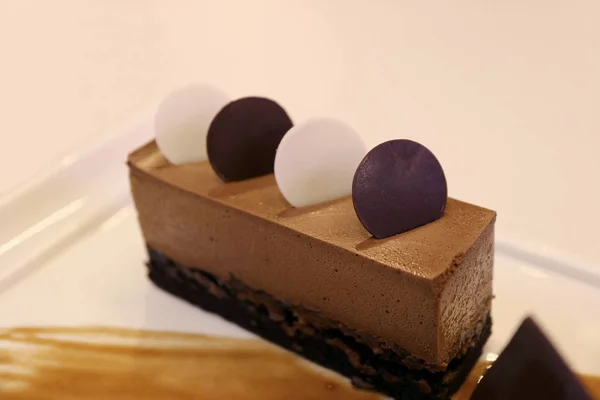 Torta Mousse Cioccolato Selezionabile Servita Piatto Bianco — Foto Stock