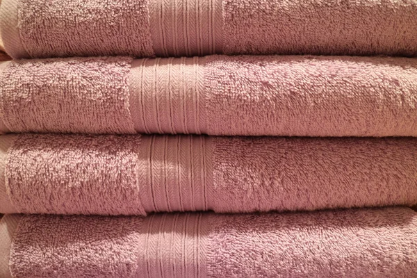 Widok Przodu Składany Różowy Kolor Puszyste Ręczniki Stos — Zdjęcie stockowe