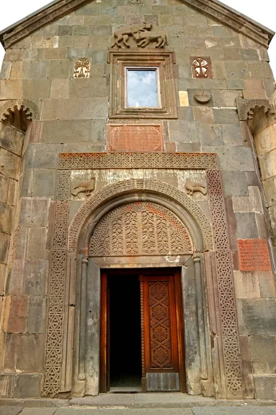Портал Великолепной Резьбой Южном Фасаде Церкви Катогике Монастырский Комплекс Гегард — стоковое фото
