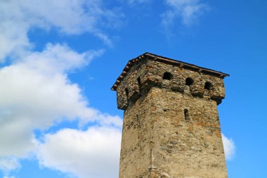 Mestia, Svaneti Bölgesi, Gürcistan 'daki iyi korunmuş Svan Tower-house Unesco Dünya Mirasları Alanı