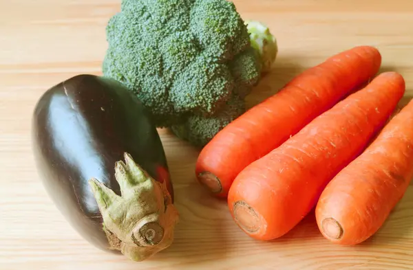 Feche Verduras Frescas Uma Mesa Madeira — Fotografia de Stock