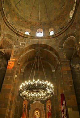 Ermenistan 'ın Vagharshapat şehrindeki 7. Yüzyıl Ermeni Havari Kilisesi.